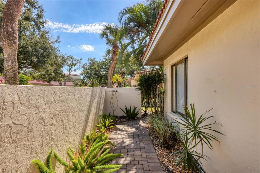 6412 Sun Eagle Lane Bradenton, FL 34210 - Photo 2 of 52