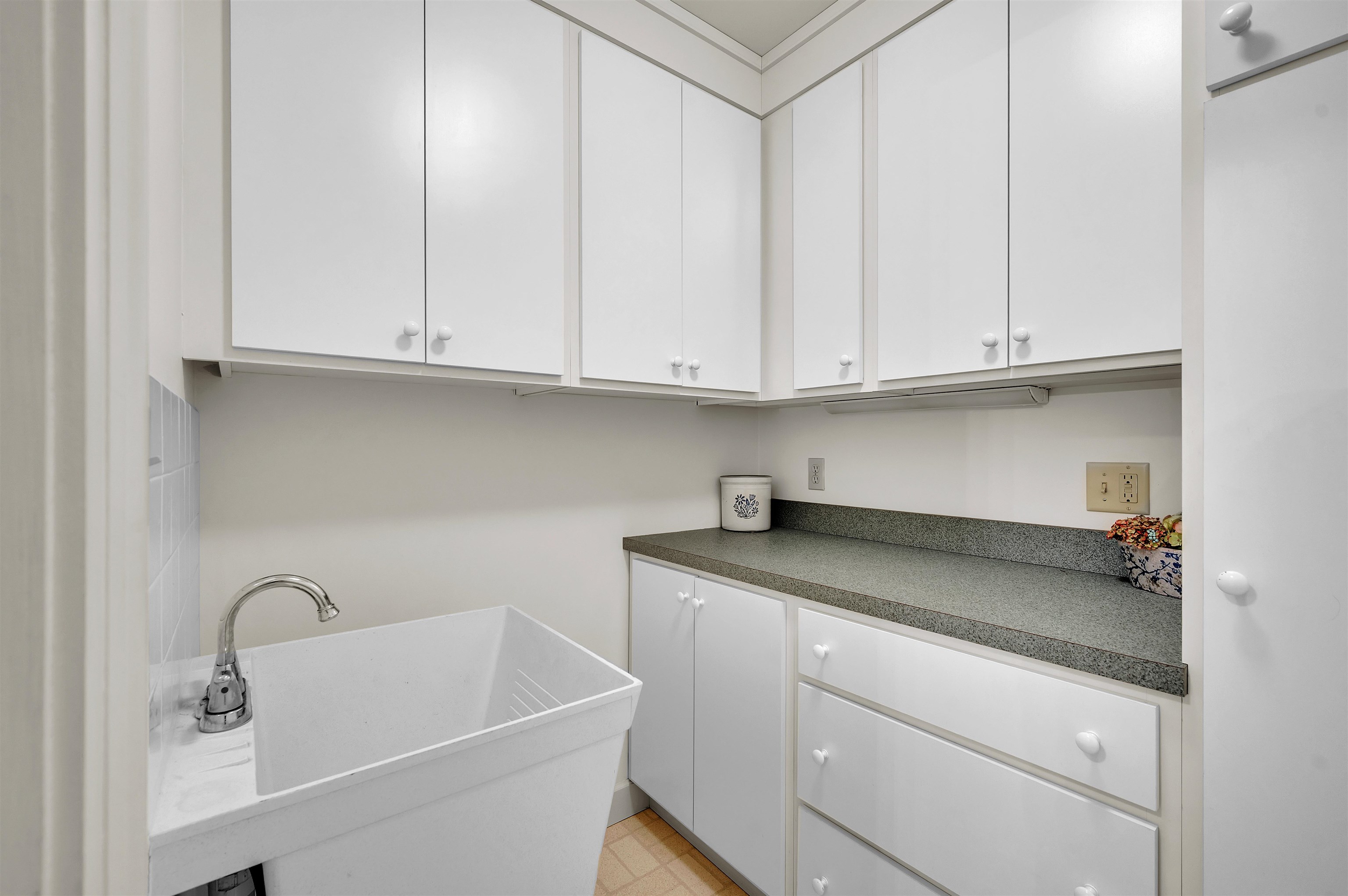 56 Peninsula Drive Stratham, NH 03885 - Photo 17 of 37