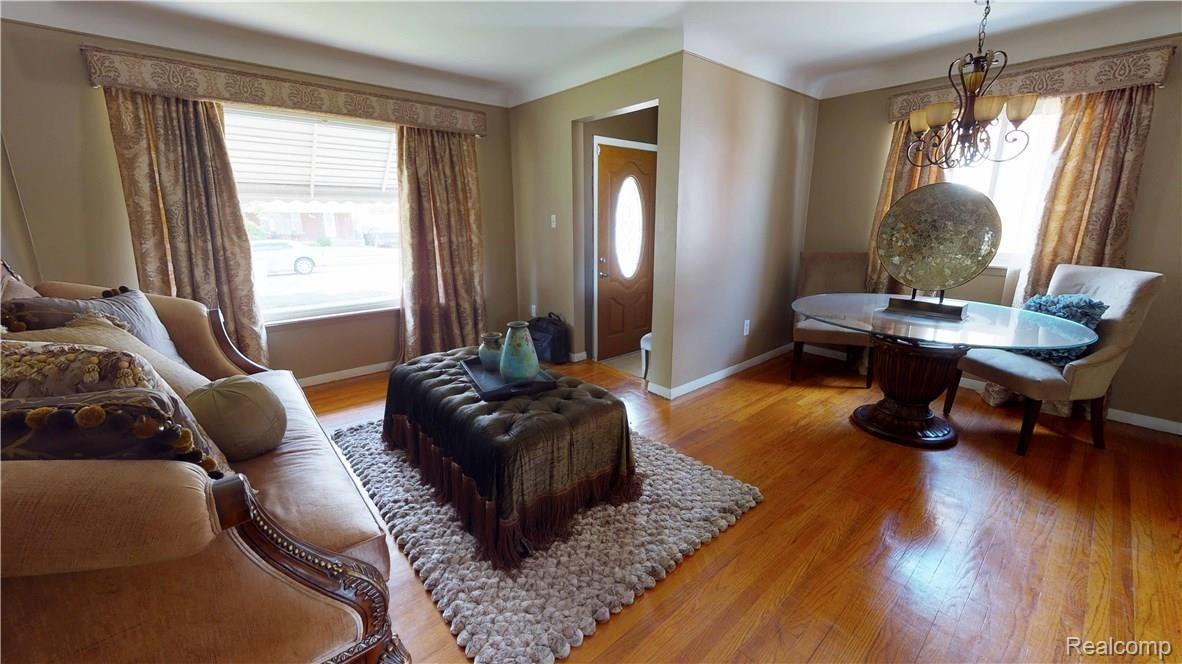 04 Living Room-Dining Rm.jpg