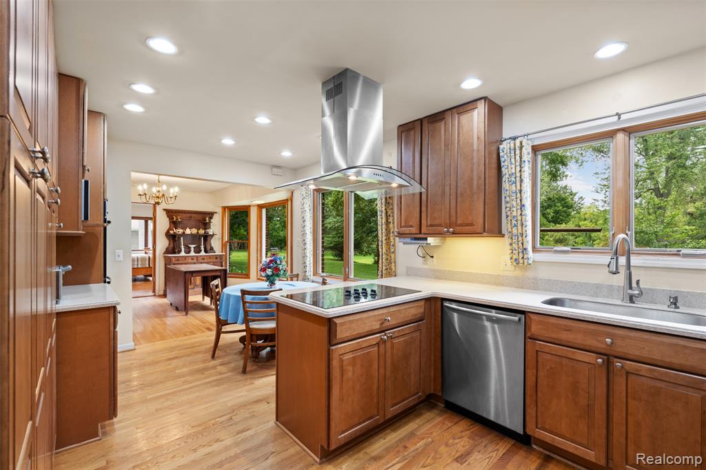 38481 Riverside Drive Clinton Township, MI 48036 - Photo 11 of 49 Gallery Image 11