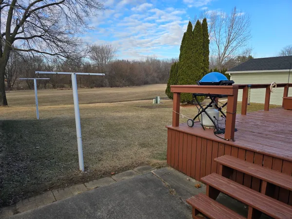 $74,900 | 5518 White Pine Lane, Roscoe, IL 61073