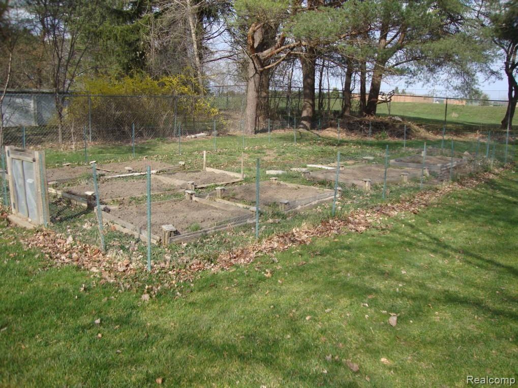 5189 Van Slyke Road Flint, MI 48507 - Photo 21 of 22 DSC00244.jpg