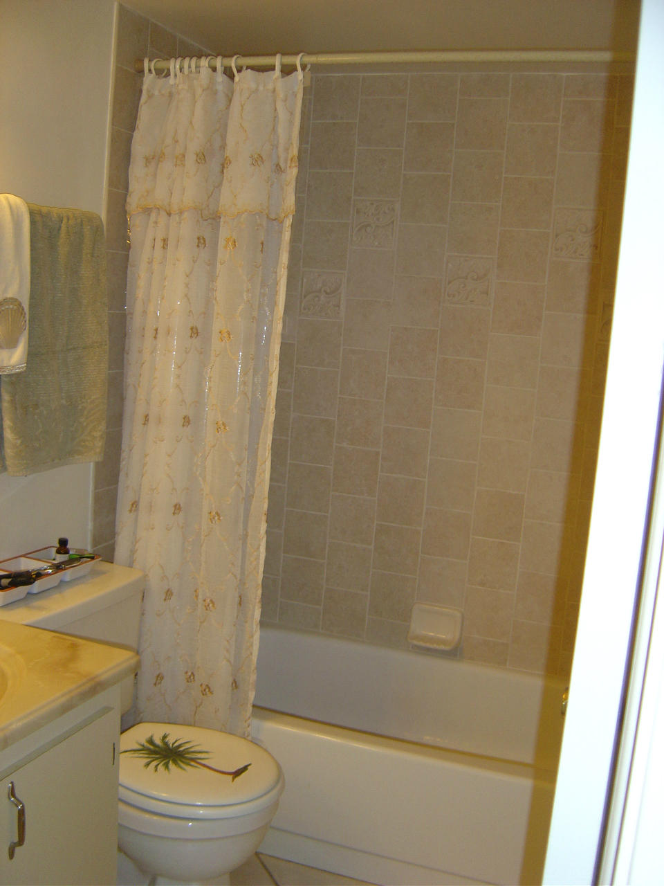 2255 Lindell Boulevard, Unit 4502 Delray Beach, FL 33444 - Photo 8 of 17 Guest Bathroom