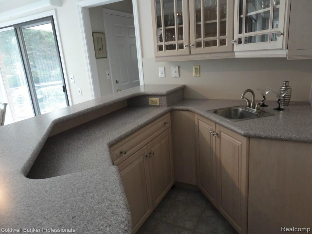 4785 Dover Road Bloomfield Hills, MI 48304 - Photo 25 of 48 Wet Bar and Serving Bar for Pool and Tennis