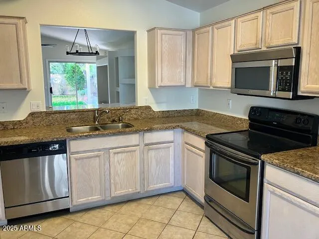 $2,250 | 2307 East Kelton Lane, Phoenix, AZ 85022