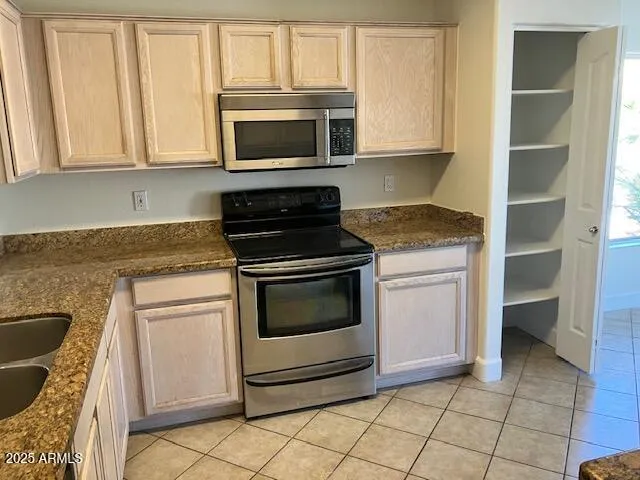 $2,250 | 2307 East Kelton Lane, Phoenix, AZ 85022