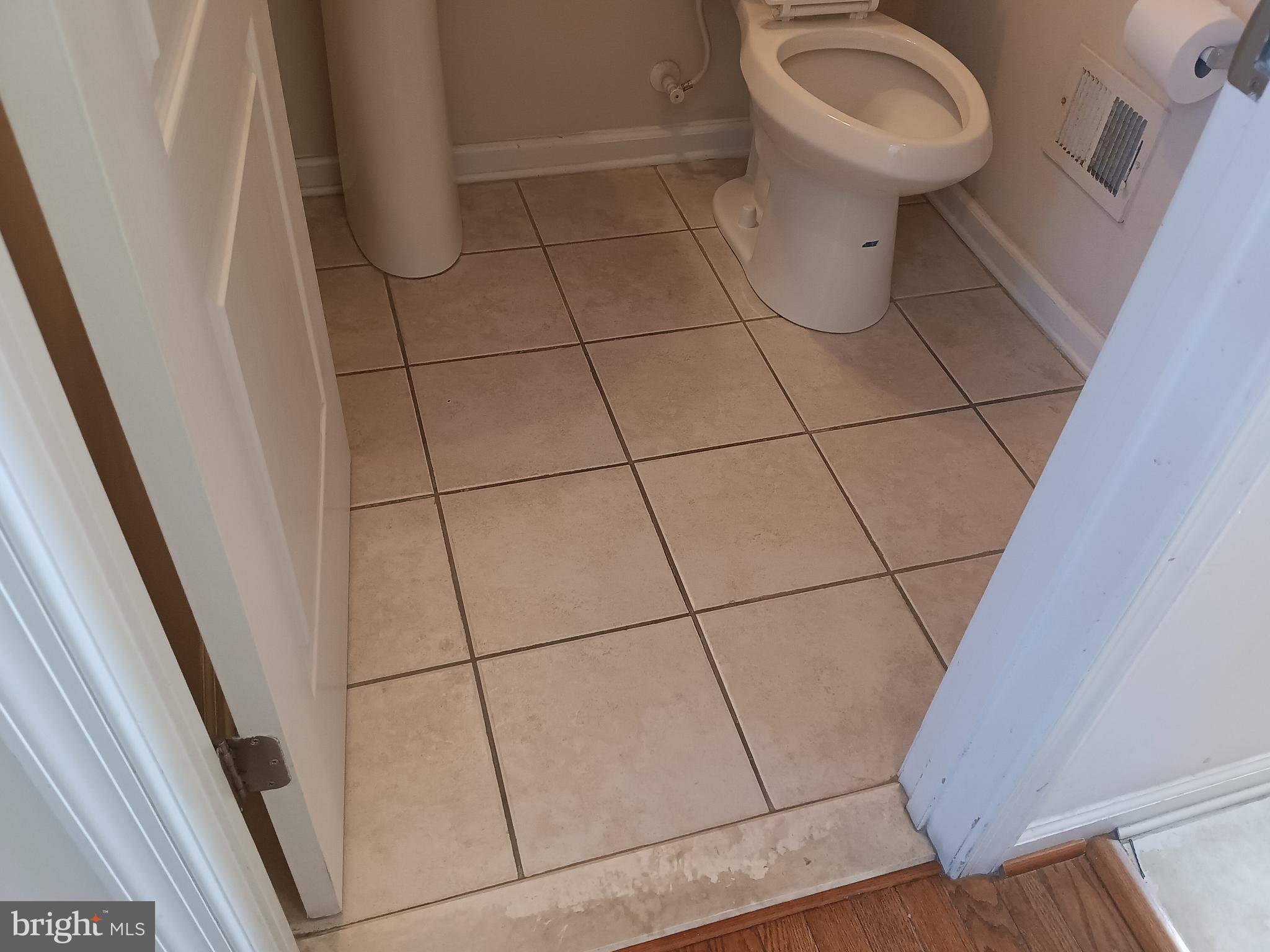 9707 Risen Star Drive Upper Marlboro, MD 20772 - Photo 15 of 35 a bathroom with a sink and toilet