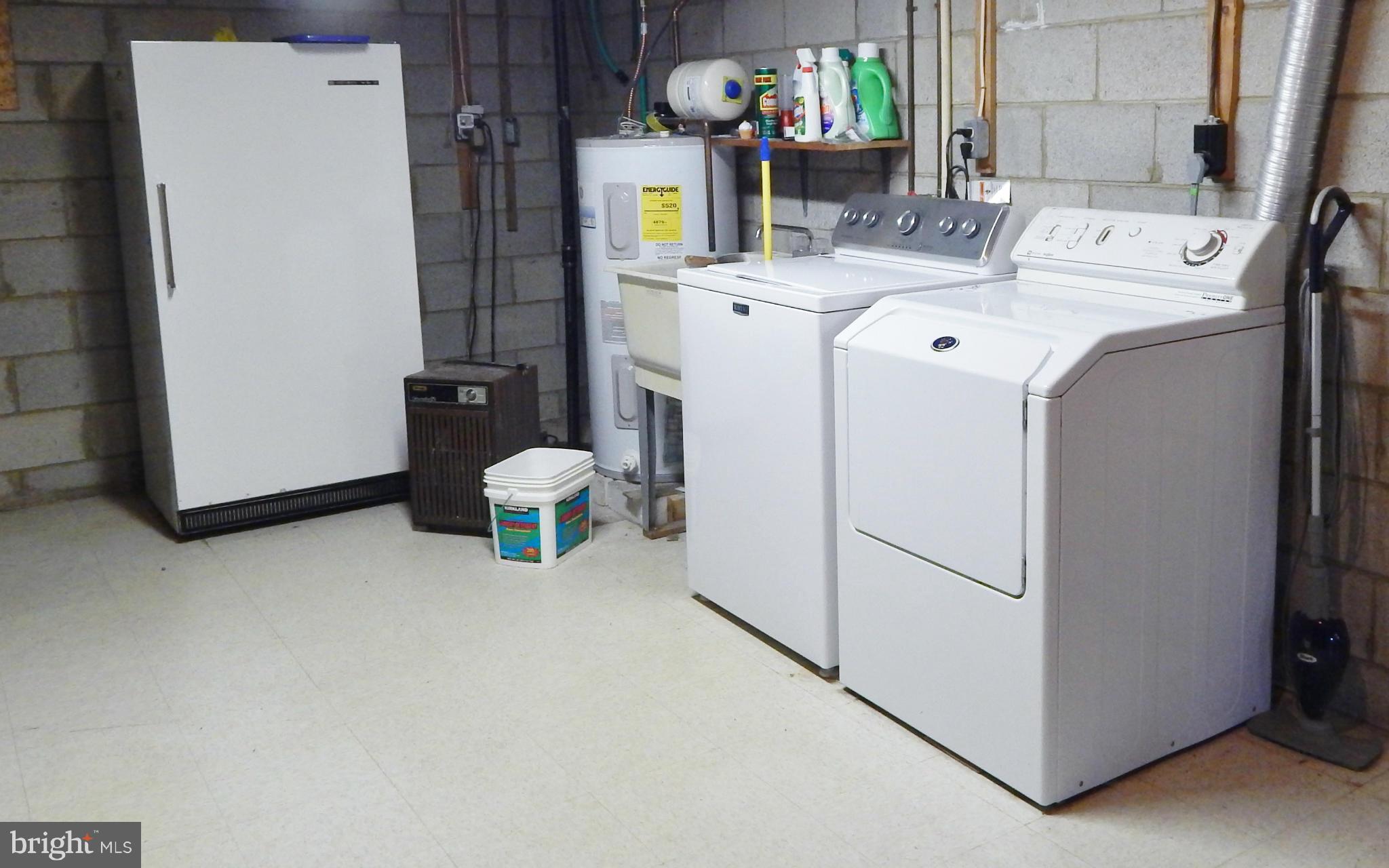 785 Evergreen Road Severn, MD 21144 - Photo 25 of 25 a utility room with dryer and washer