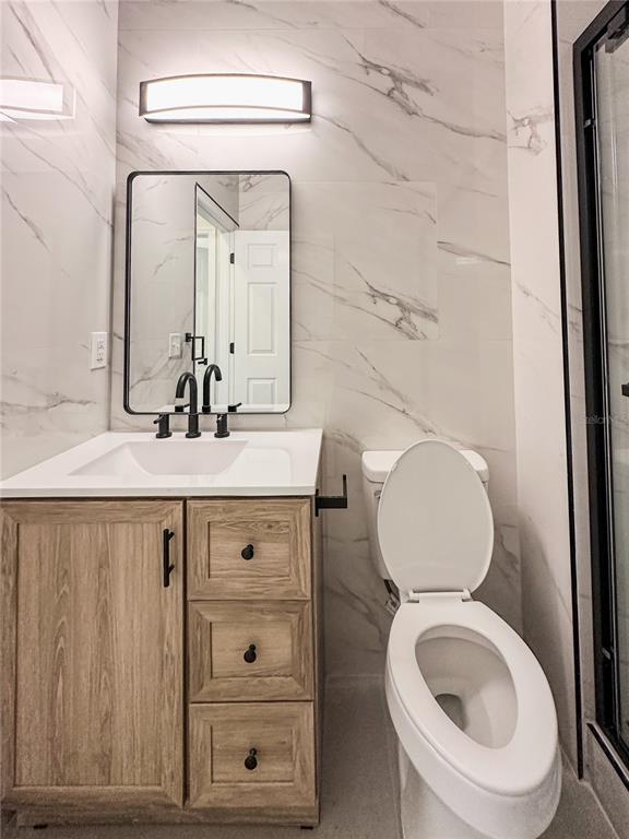 7322 Bridgeview Drive Wesley Chapel, FL 33545 - Photo 59 of 75 a bathroom with a toilet a sink and mirror