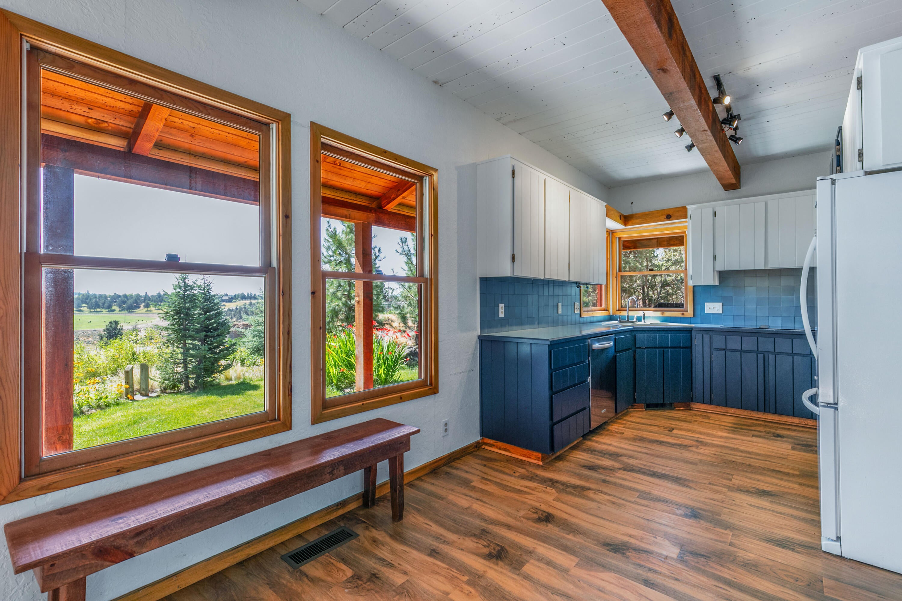 65701 Twin Bridges Road Bend, OR 97703 - Photo 6 of 44 6