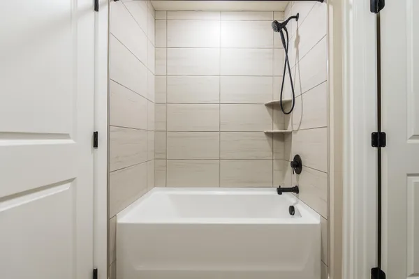 $600,000 | 720 Risdon Trail South, Saline, MI 48176