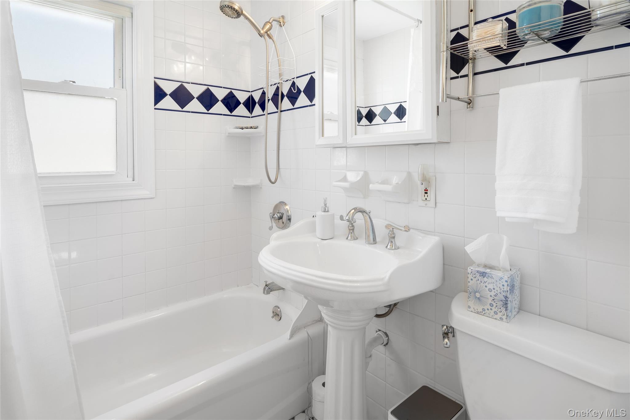 27 Summit Boulevard Westhampton, NY 11977 - Photo 16 of 24