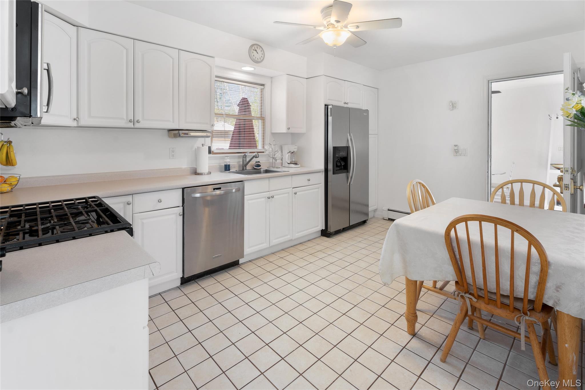 27 Summit Boulevard Westhampton, NY 11977 - Photo 8 of 24