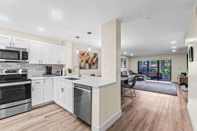 $44,500 | 18 Stratford Drive, Unit E, Boynton Beach, FL 33436