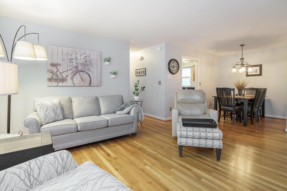 2611 Charing Road, Unit B Columbus, OH 43221 - Photo 6 of 23 Living Room