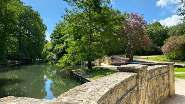 $1,995 | 220 Funston Place, San Antonio, TX 78209