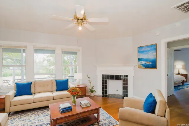 $1,995 | 220 Funston Place, San Antonio, TX 78209