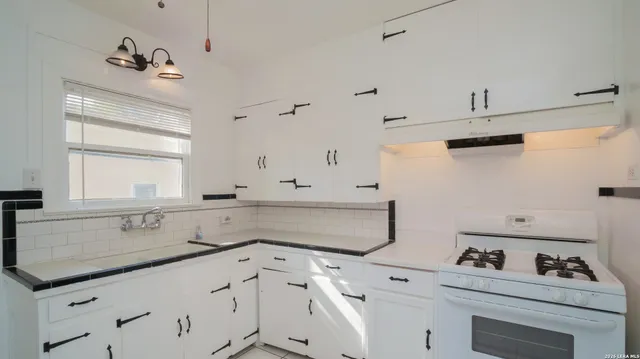 $1,995 | 220 Funston Place, San Antonio, TX 78209