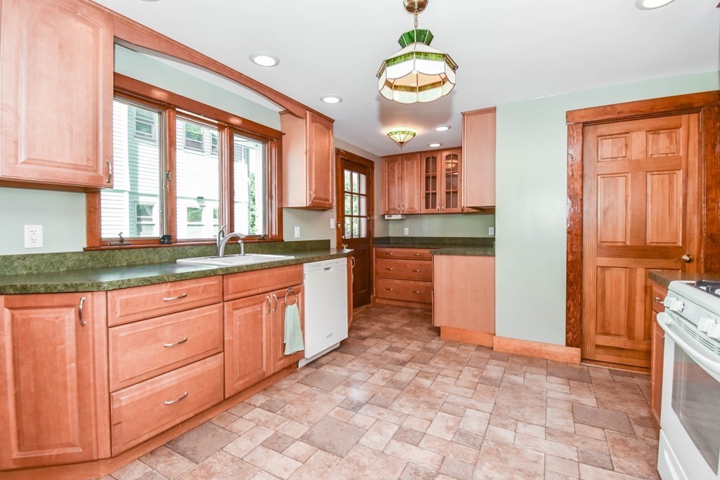 50 Cushing Street Quincy, MA 02170 - Photo 8 of 41