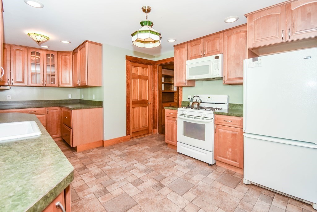 50 Cushing Street Quincy, MA 02170 - Photo 9 of 41