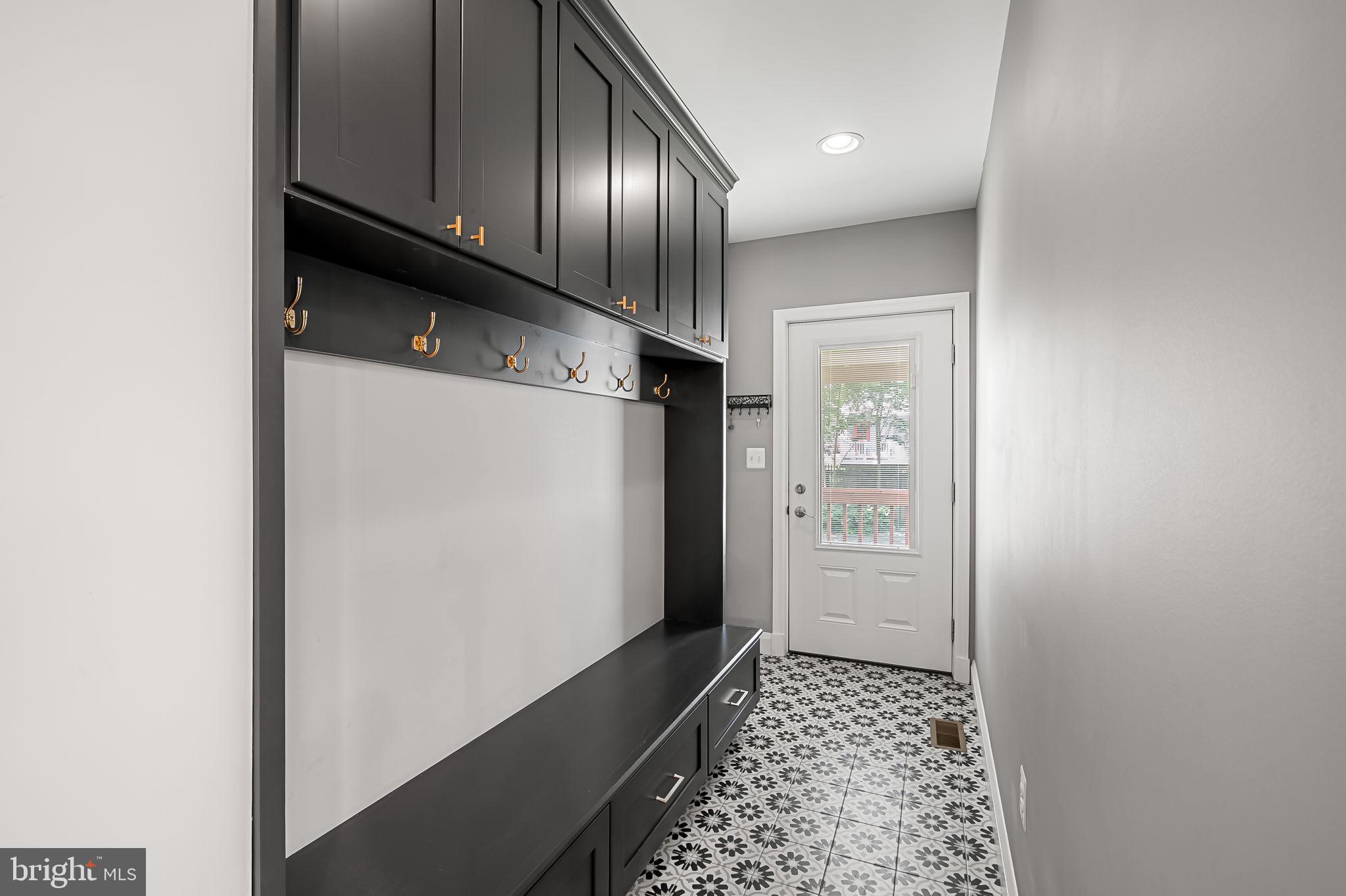 526 Dunkirk Road Baltimore, MD 21212 - Photo 18 of 44 a view of hallway with a bathroom