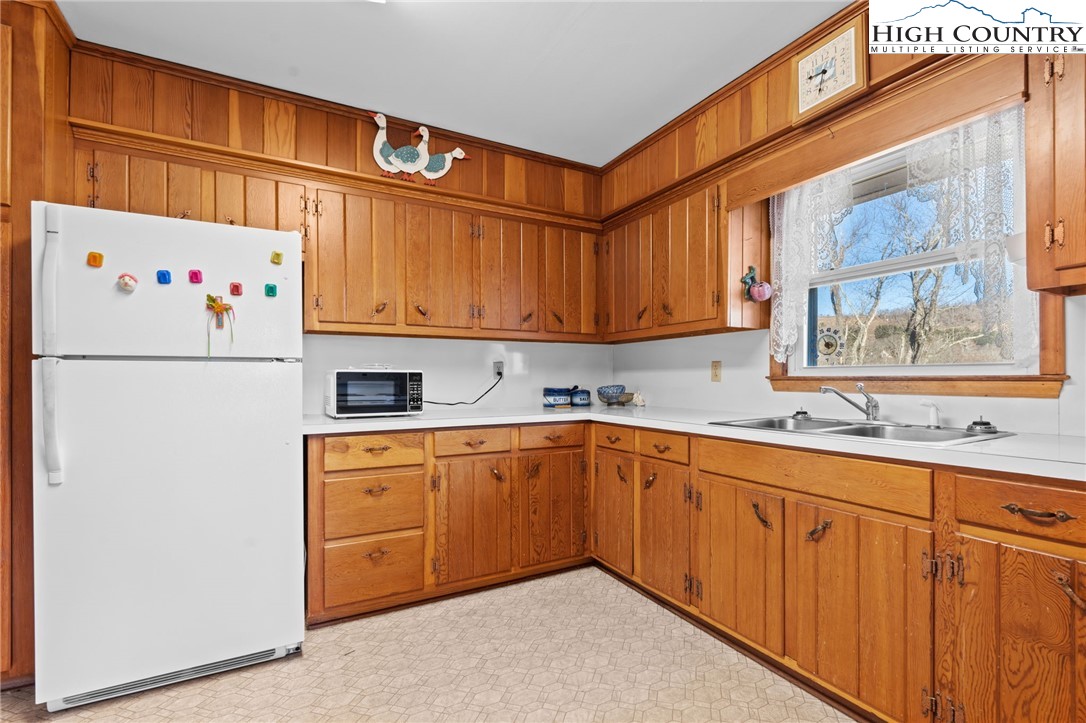 210 Gentry Street Jefferson, NC 28640 - Photo 18 of 36