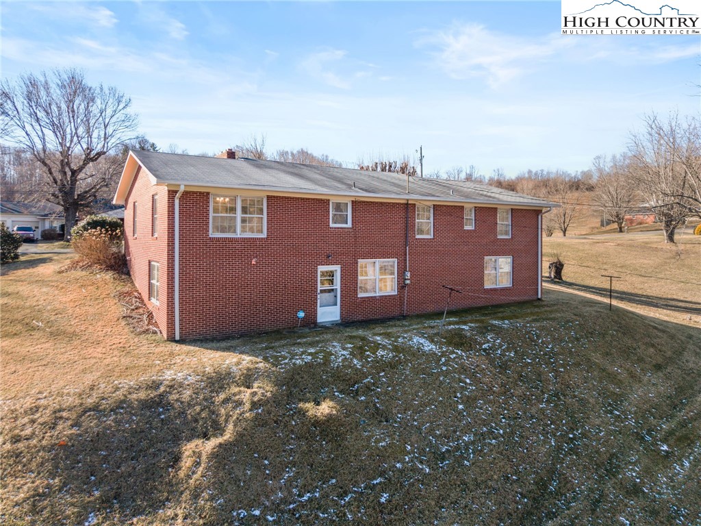 210 Gentry Street Jefferson, NC 28640 - Photo 2 of 30