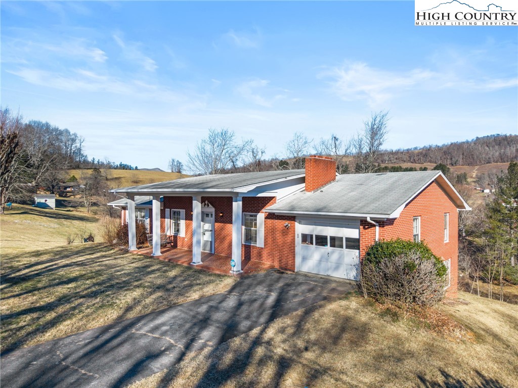 210 Gentry Street Jefferson, NC 28640 - Photo 4 of 36