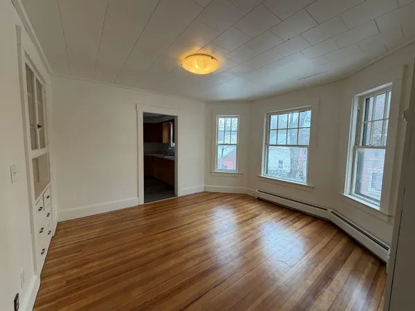 $2,200 | 80 Central Street, Brattleboro, VT 05301