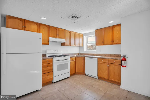 $1,975 | 102 North Black Horse Pike, Blackwood, NJ 08012