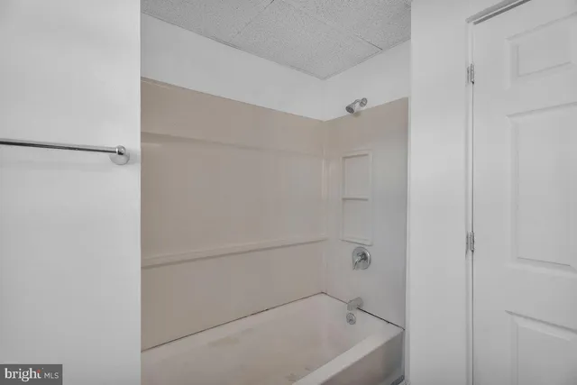 $1,975 | 102 North Black Horse Pike, Blackwood, NJ 08012