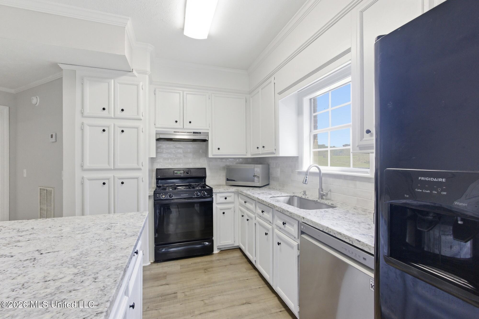 3019 Volley Campbell Road Terry, MS 39170 - Photo 9 of 26 Kitchen