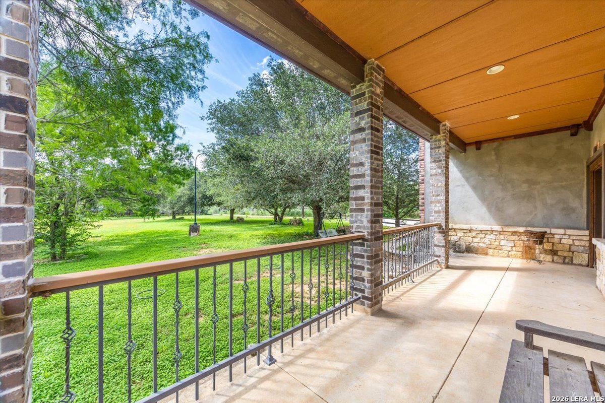 19590 Leal Road San Antonio, TX 78221 - Photo 6 of 42