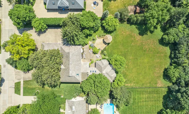 a view of front of house with a yard