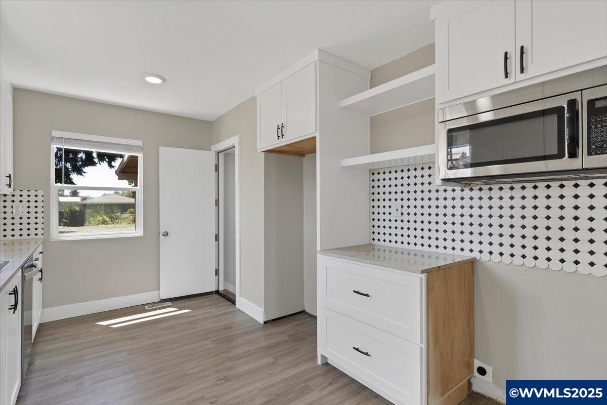 4250 Silverton Road Northeast Salem, OR 97305 - Photo 6 of 35 Gallery Image 6