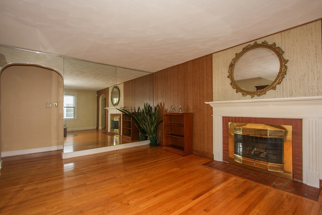 43 Dana Street Springfield, MA 01104 - Photo 3 of 28