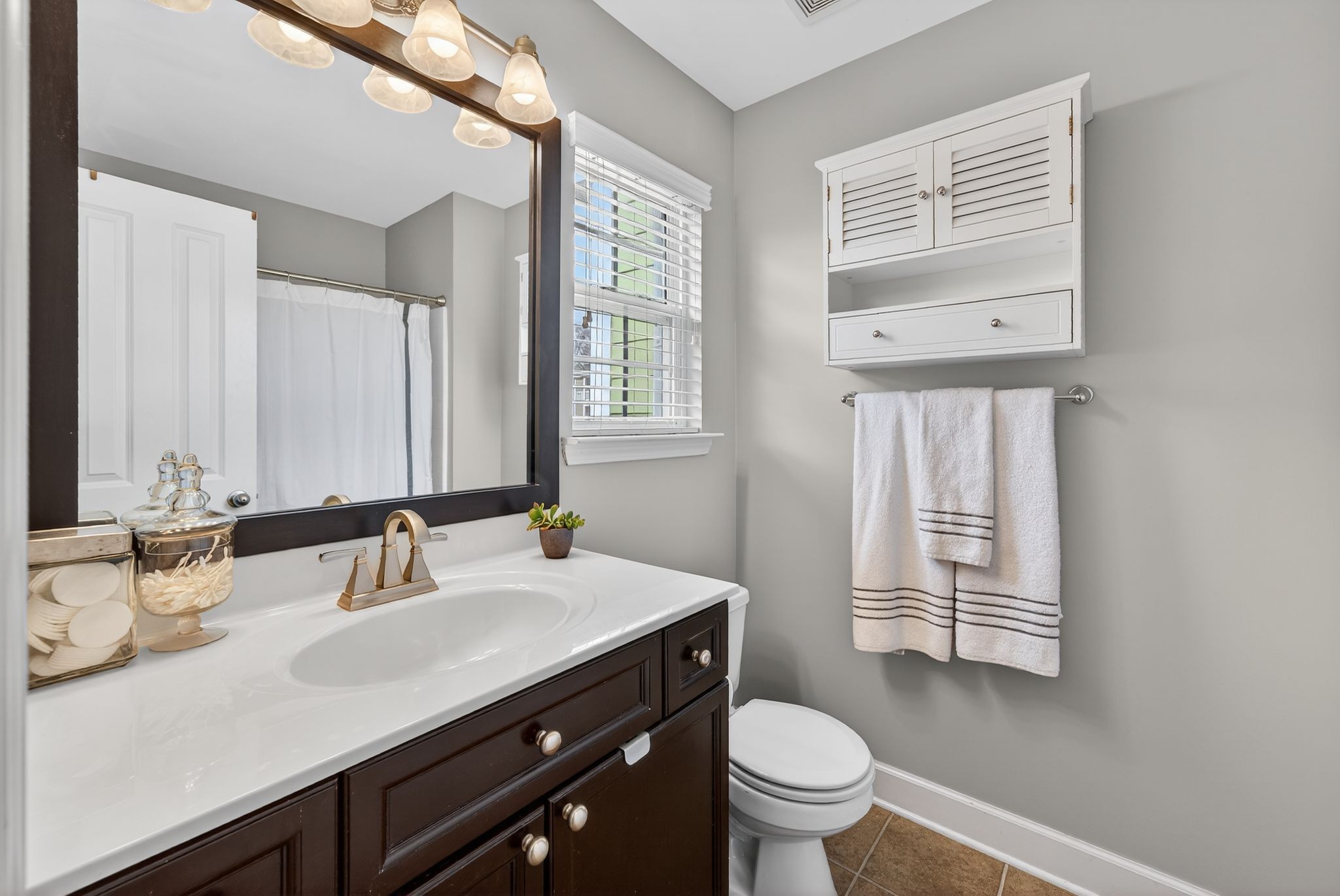 7246 Althorp Way Nashville, TN 37211 - Photo 23 of 34 a bathroom with a sink and a toilet