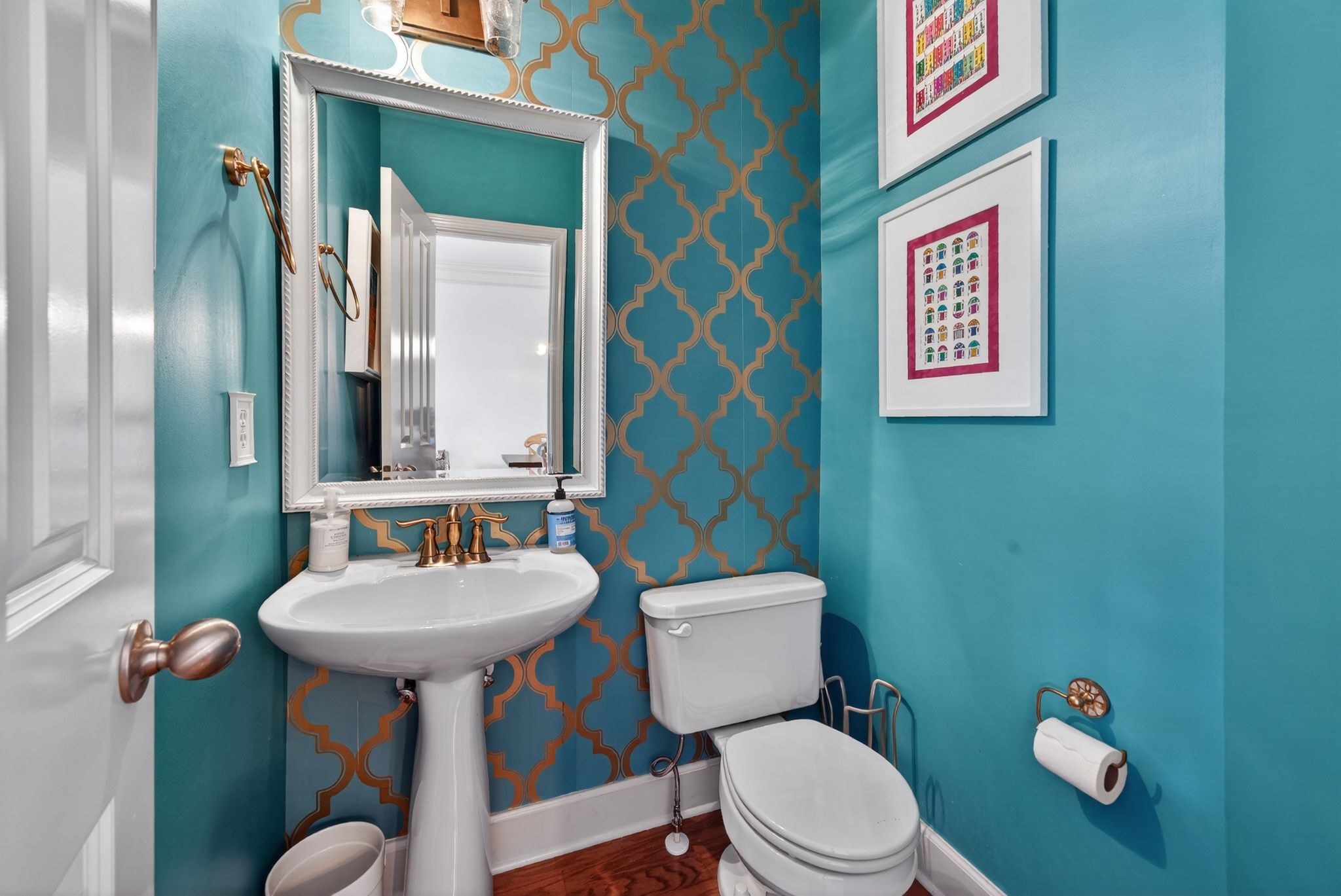 7246 Althorp Way Nashville, TN 37211 - Photo 10 of 34 a bathroom with a toilet sink and mirror