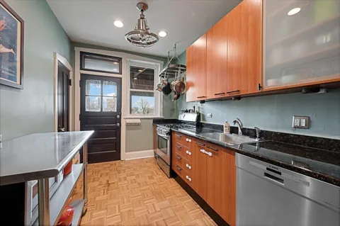 $335,000 | 1629 West Fargo Avenue, Unit 3E, Chicago, IL 60626