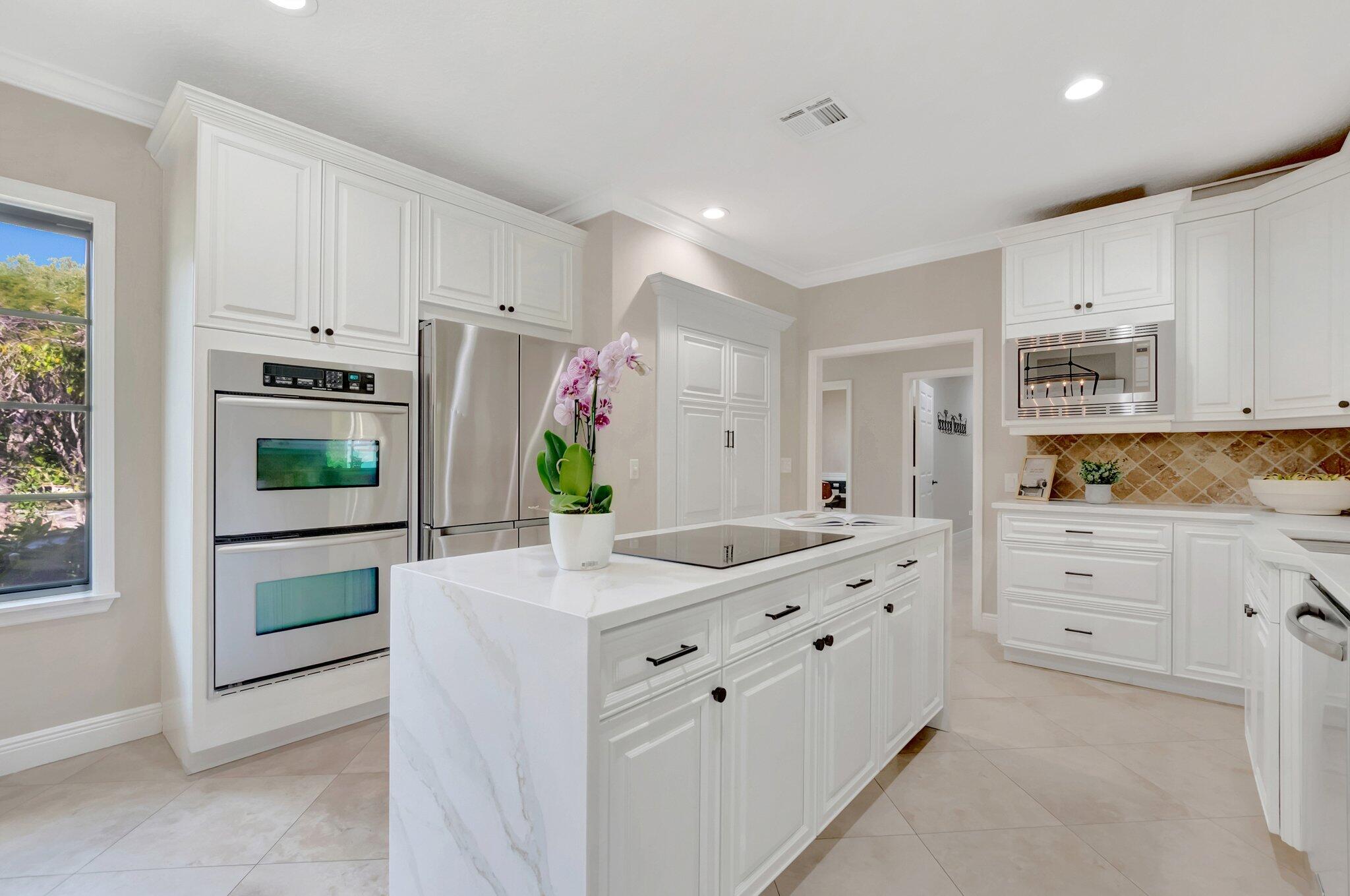 284 Florenada Terrace Boca Raton, FL 33486 - Photo 5 of 29 Kitchen
