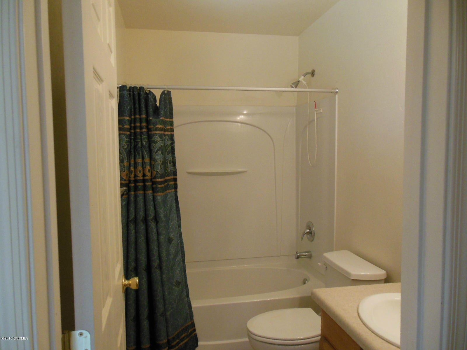 284 Círculo Silva Rio Rico, AZ 85648 - Photo 10 of 19 a bathroom with a toilet and a shower