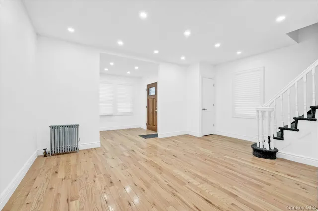 $899,000 | 21432 112th Road | Queens Village