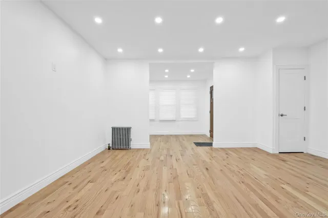 $899,000 | 21432 112th Road | Queens Village