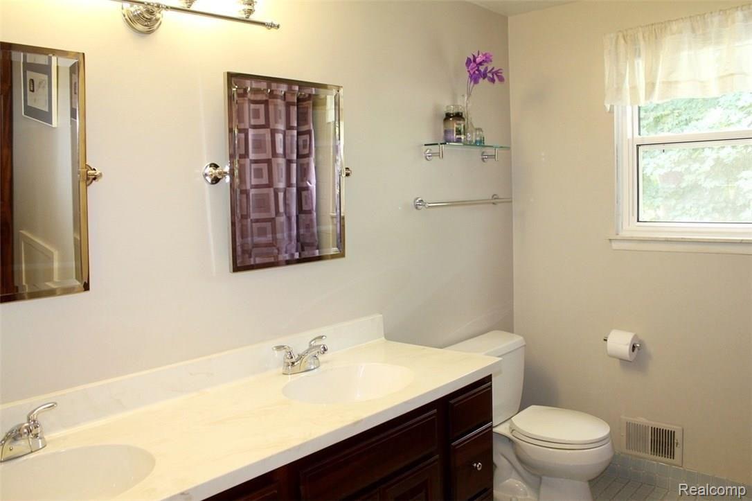 40555 East Mill Rd Court Novi, MI 48375 - Photo 41 of 46 IMG_8900.JPG