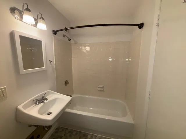 $2,000 | 107 Treetop Circle, Unit 725, Laconia, NH 03246