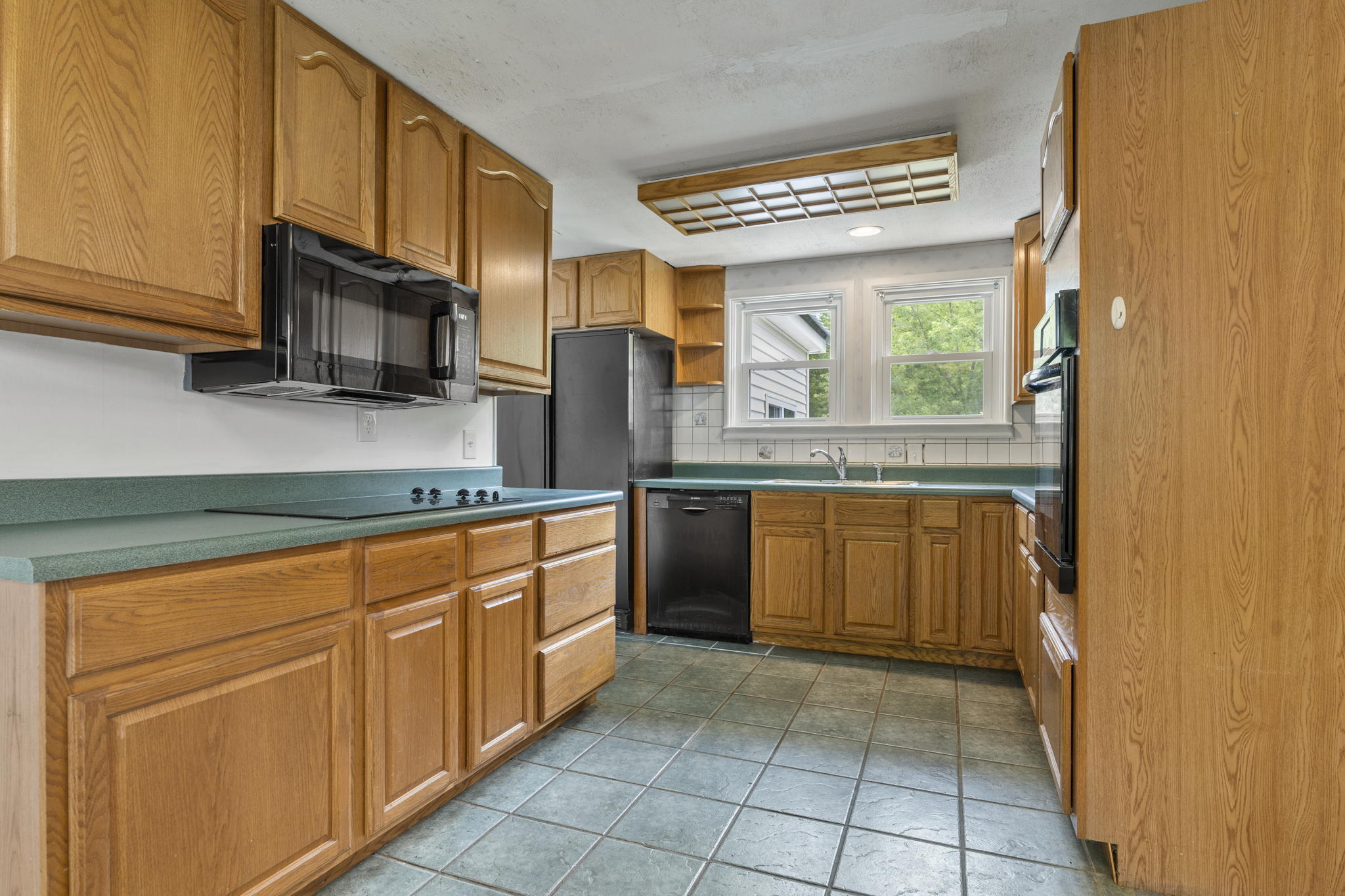 1000 Riverside Drive Auburn, ME 04210 - Photo 8 of 40 23-web-or-mls-DSC08337