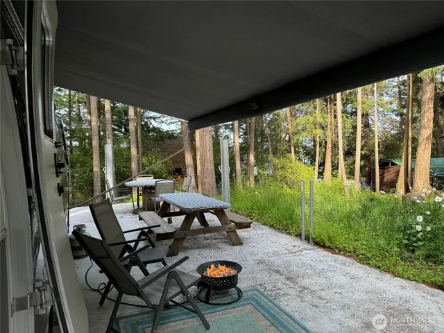 a view of a back yard of the house