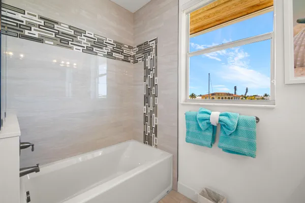 $2,975,000 | 443 Sombrero Beach Road, Marathon, FL 33050