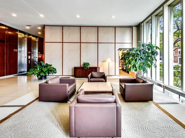 $1,700 | 3550 North Lake Shore Drive, Unit 1011, Chicago, IL 60657