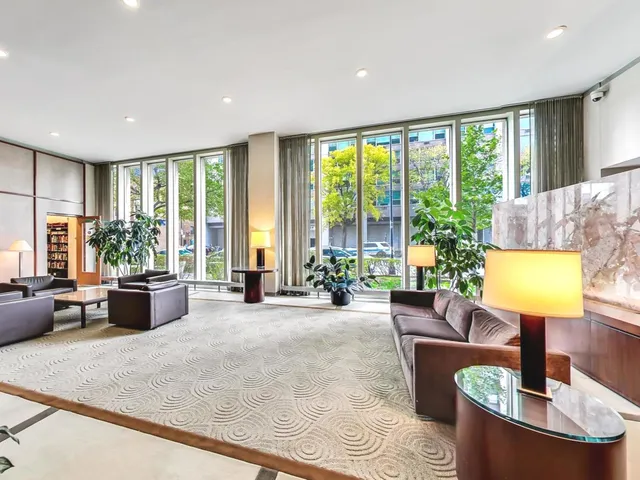 $1,700 | 3550 North Lake Shore Drive, Unit 1011, Chicago, IL 60657